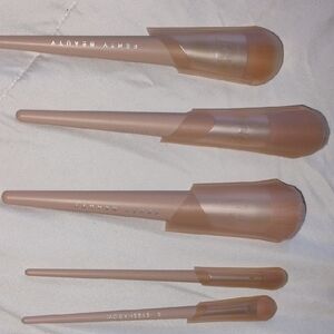 Fenty Beauty Nude Pink Makeup Brush Set